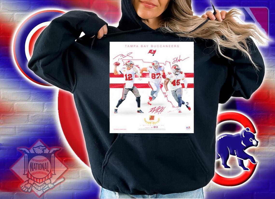 Tom Brady Rob Gronkowski & Devin White Tampa Bay Buccaneers Signatures T-Shirt t-shirt