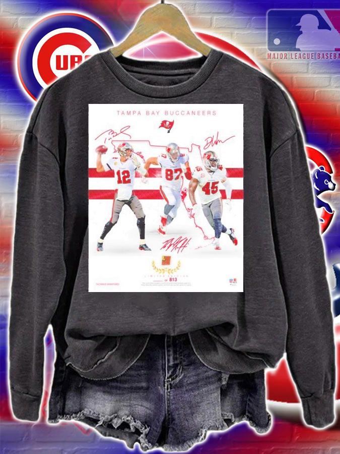 Tom Brady Rob Gronkowski & Devin White Tampa Bay Buccaneers Signatures T-Shirt t-shirt