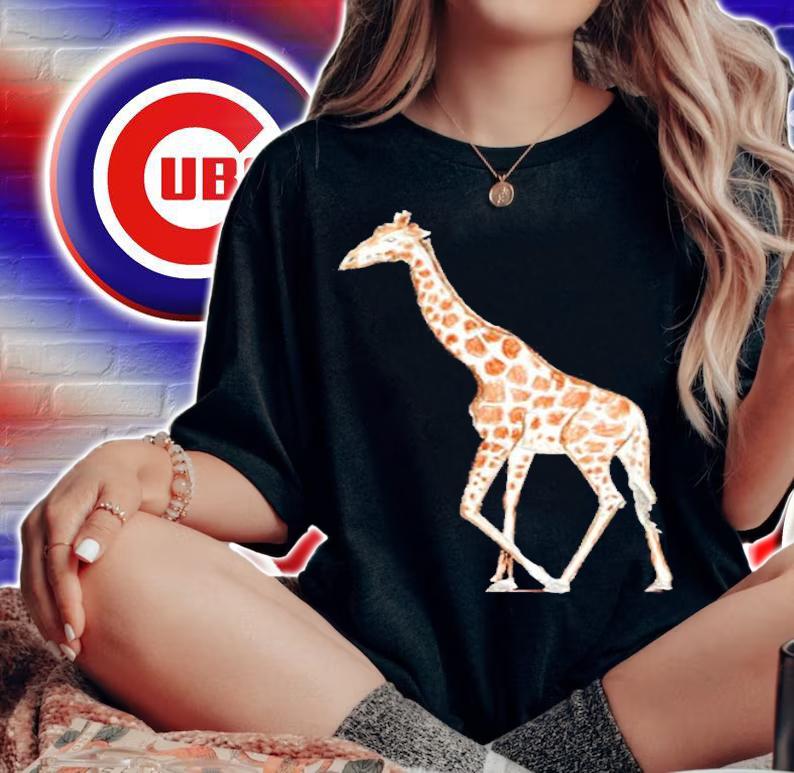 Giraffe Walking,Giraffe T-Shirt t-shirt