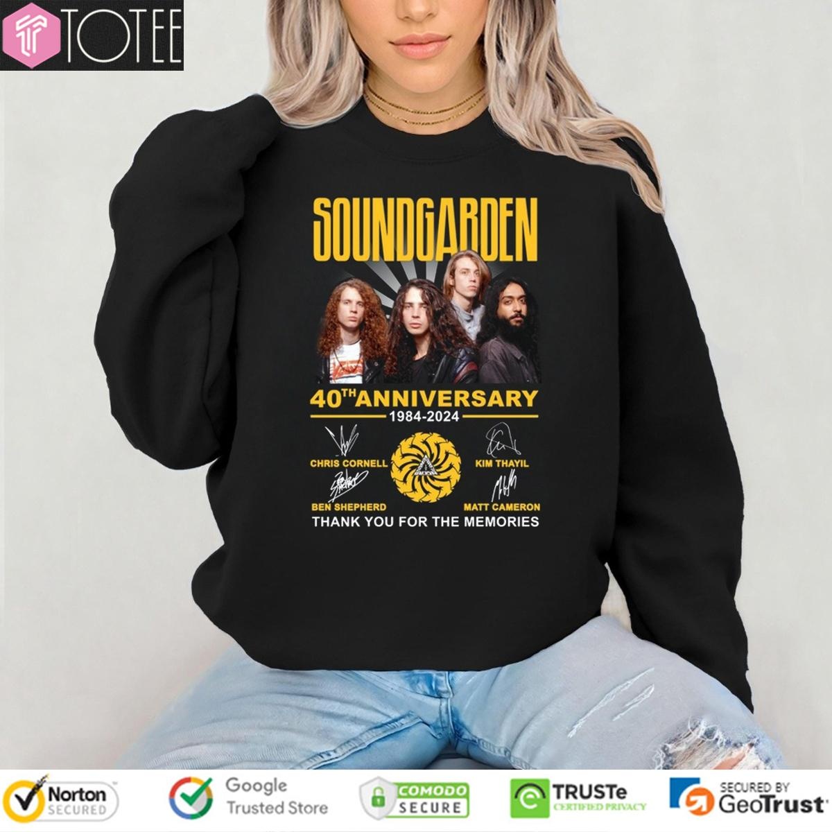 Sweatshirt